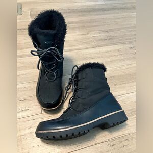 JBU black  lined with faux fur lace up black winter weatherproof ankle boots 8